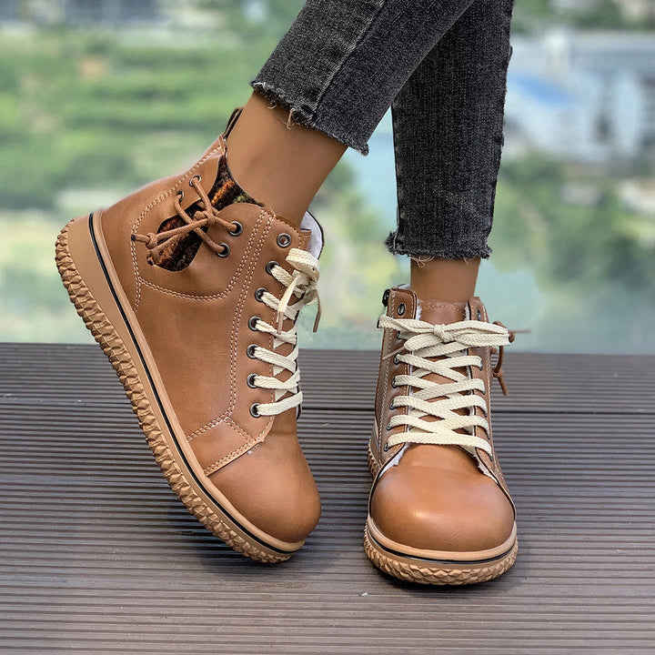 Noline - Comfortable Lace Up Ankle Boot