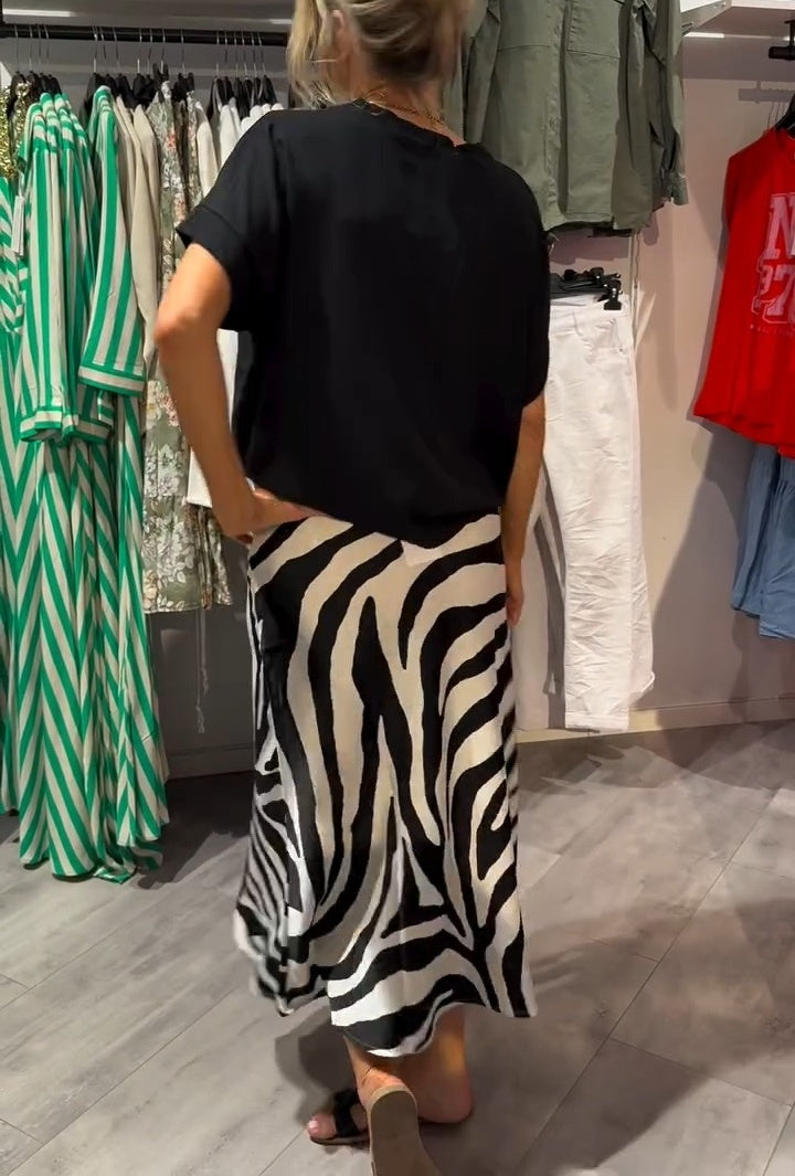 Aikaterine - Casual Knot Front Top And Midi Skirt Set